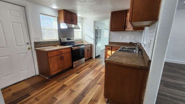Building Photo - 2355 S Hooker Way