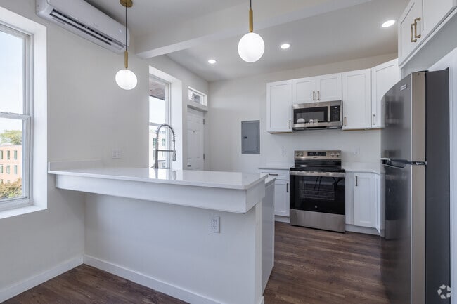 Interior Photo - 6309 Delmar Blvd - Student Housing
