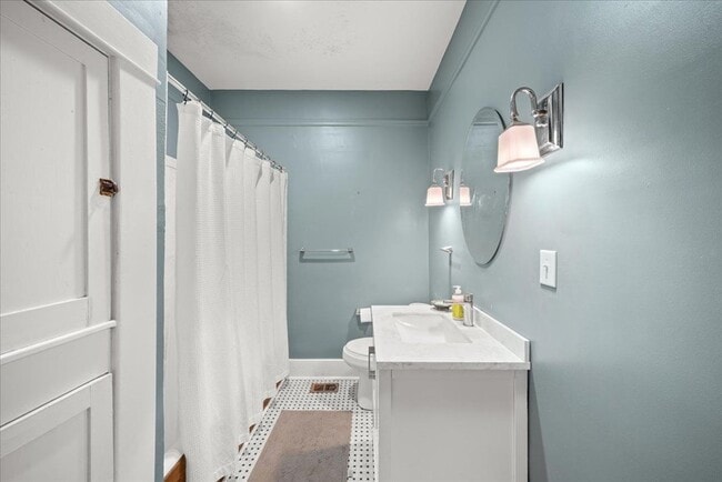 Building Photo - 1104 N 8th Ave