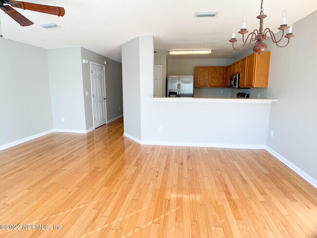 Foto del edificio - 1500 Calming Water Dr