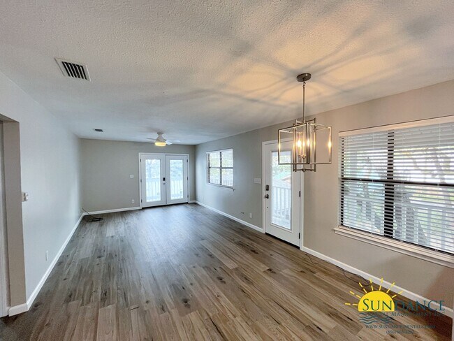 Foto del edificio - Waterfront 2 Bedroom Home with Move-in Spe...