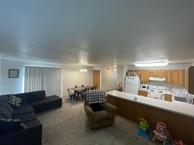 Building Photo - 156 Sater St