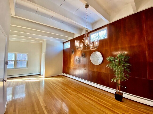 Foto del edificio - Completely Updated! Pet Friendly - Centrally Located Near Severally Bases & Interstate Access!  A...