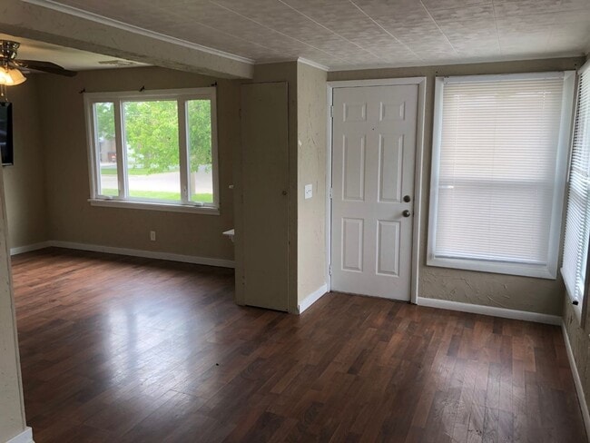 Building Photo - Cute 1 Bedroom House!!
