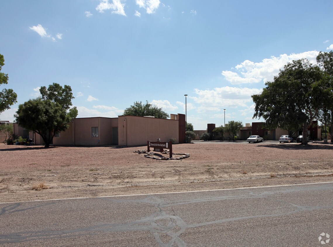 Foto del edificio - El Memorial De Don Frew