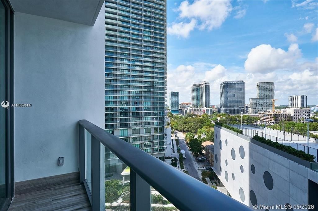 Foto principal - 650 NE 32nd St