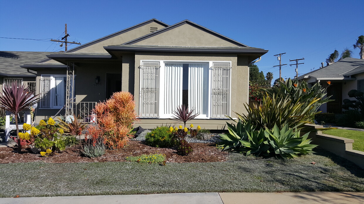 2 Bd 1B Duplex - 5017 W 62nd St