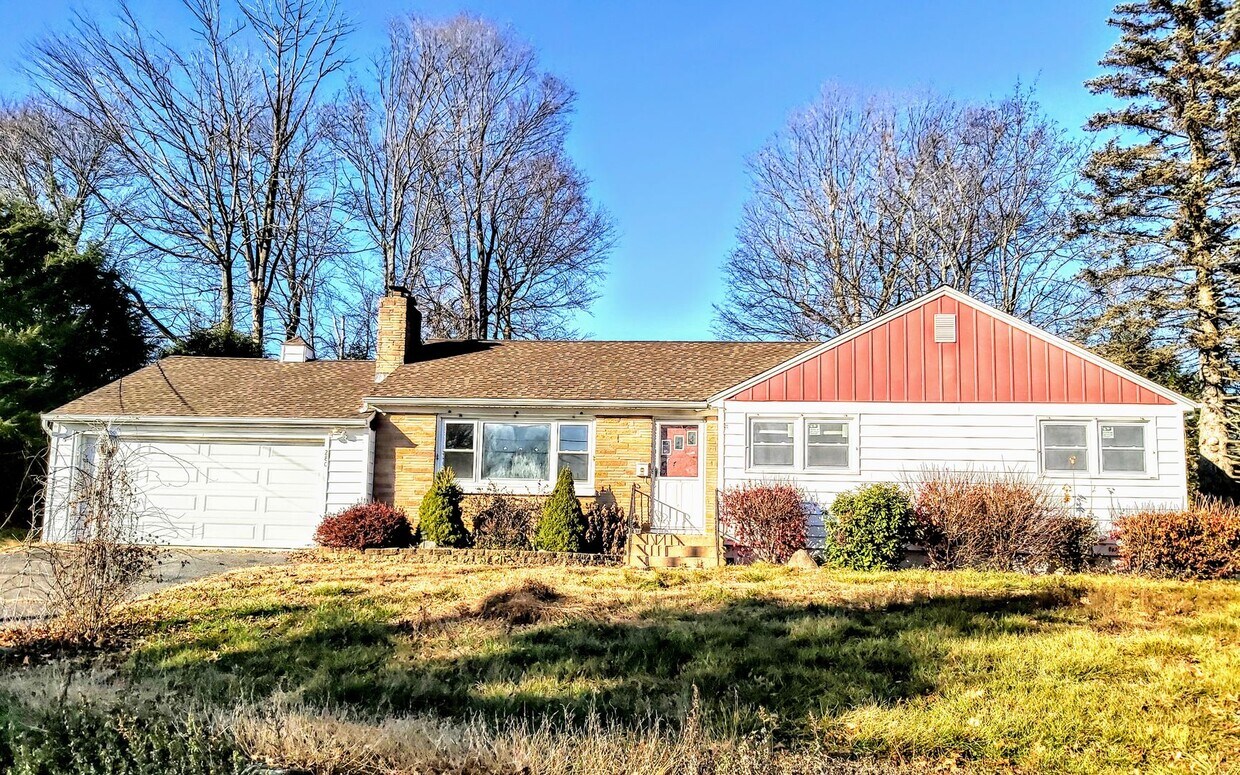 Primary Photo - OVERSIZED NEWLY REMODELED E.END RANCH W/ 2...