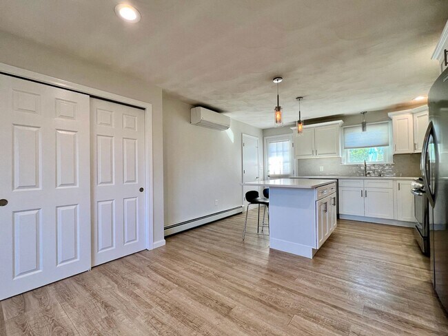 Building Photo - Soprano Duplex