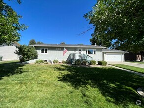 Building Photo - 505 Deer Dr