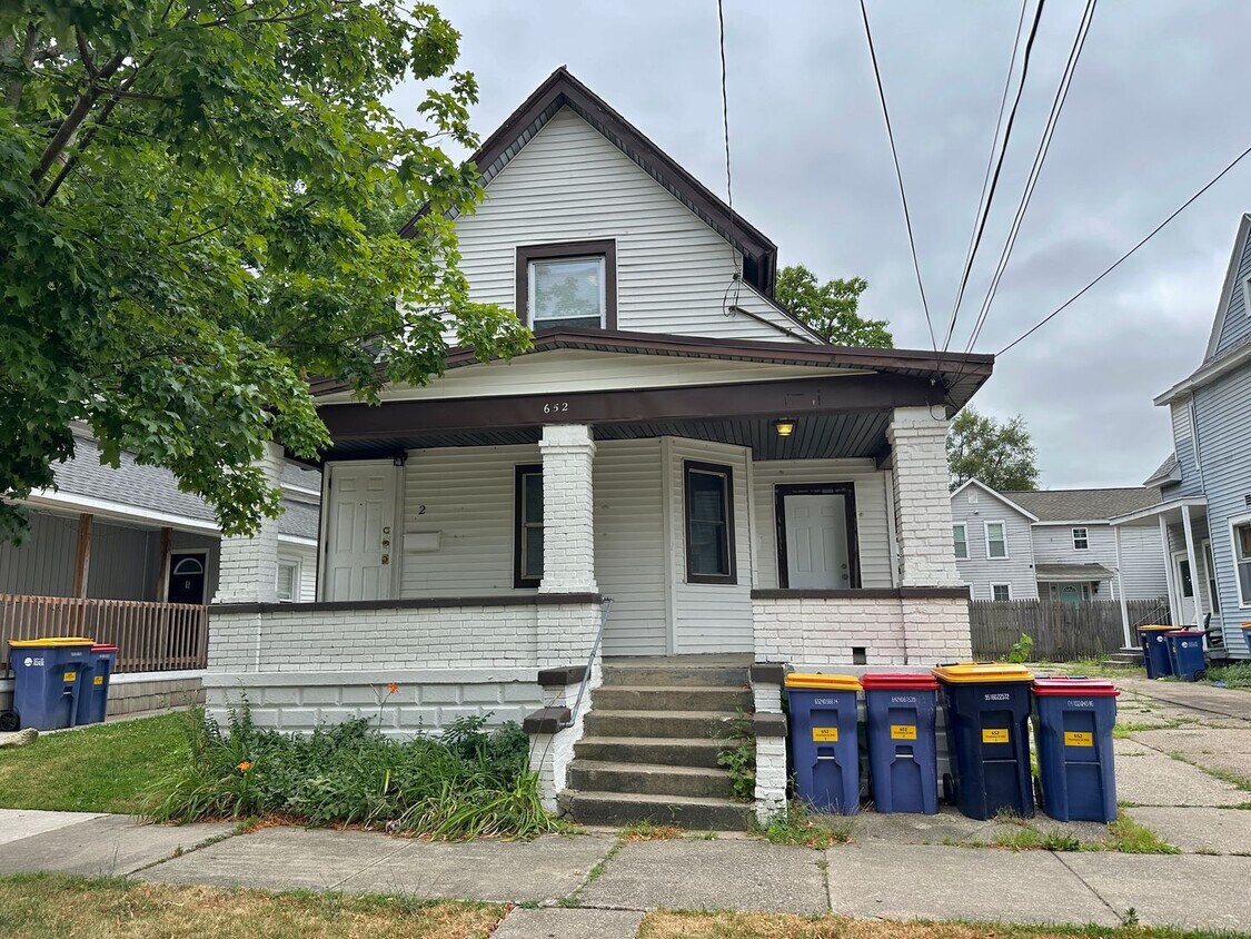 Primary Photo - 652 Chatham St NW