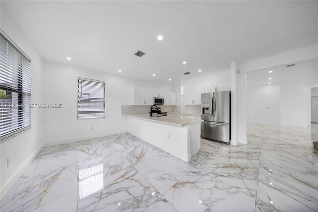 Building Photo - 268 NE 210th Way