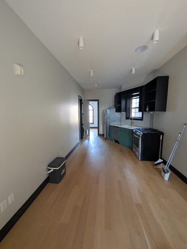 Building Photo - 42 Van Wagenen Ave