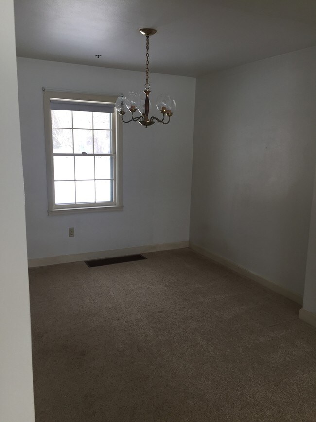 Building Photo - 422 Vroman St