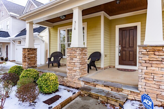 Foto del edificio - 516 Alden Bridge Dr