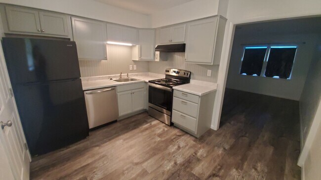 Foto del edificio - (2) Bedroom Duplex E Norman Avail NOW!