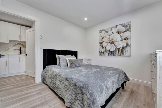 Building Photo - 4 Cecil Ave