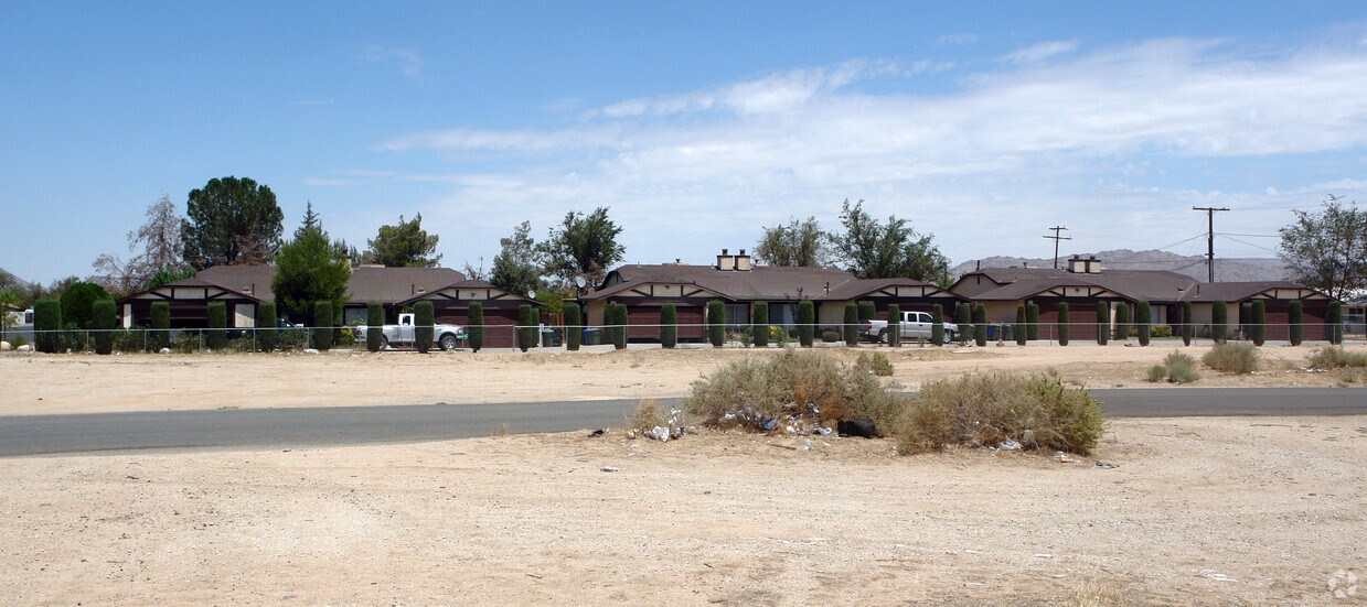 Foto del edificio - 13073 Navajo Rd