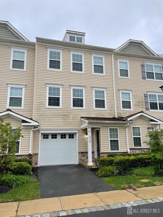 Foto principal - 1704 Hights Farm Rd S