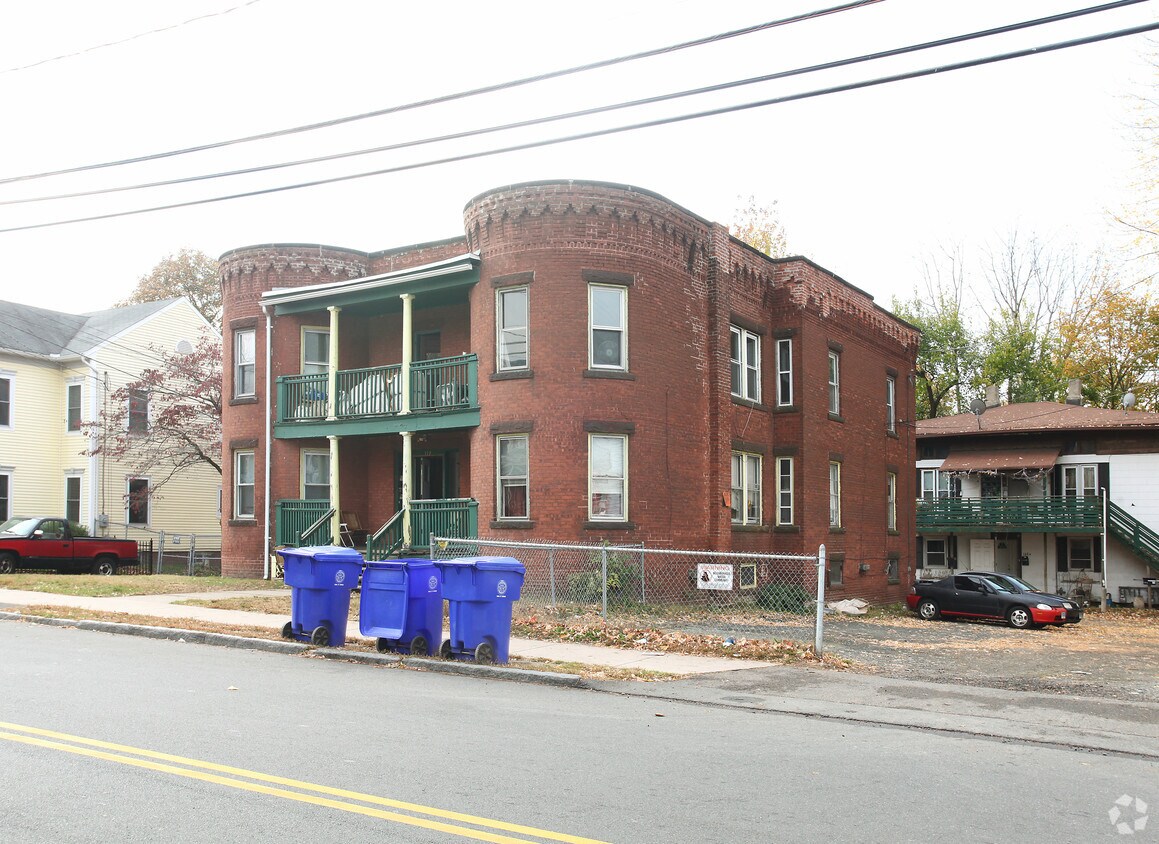 108 Pearl St, Enfield, CT 06082 Apartments in Enfield, CT