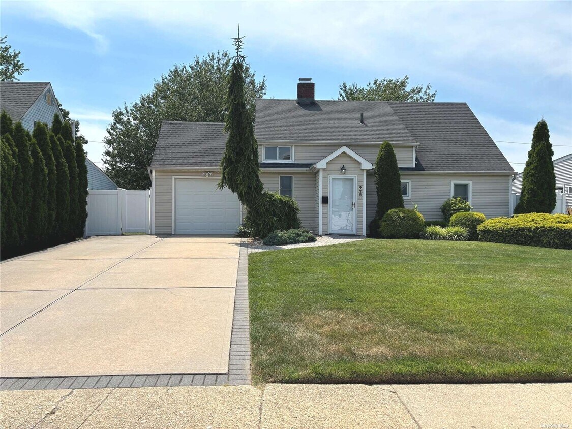 Primary Photo - 472 Sand Hill Rd