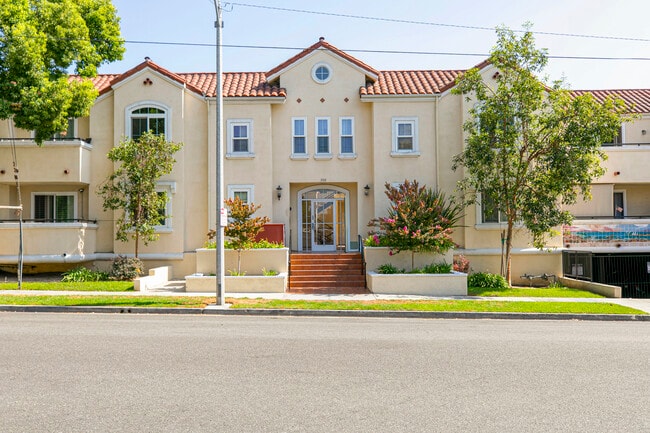 Building Photo - 300 E Providencia Ave