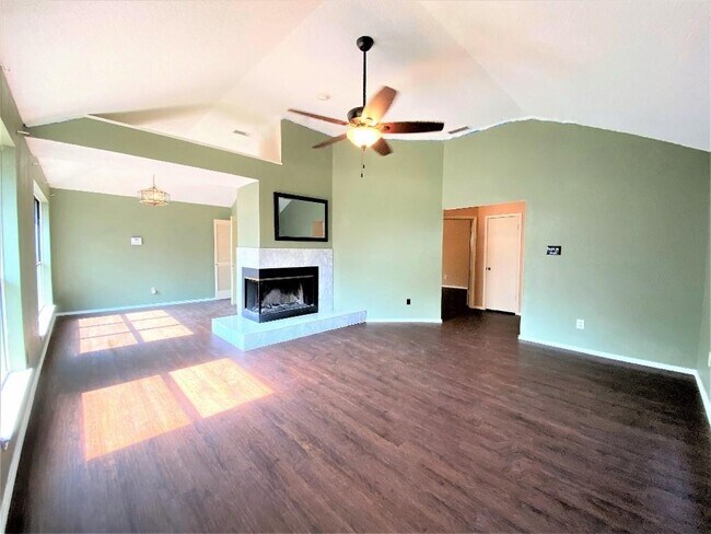 Foto del edificio - 1514 Summerwind Ln