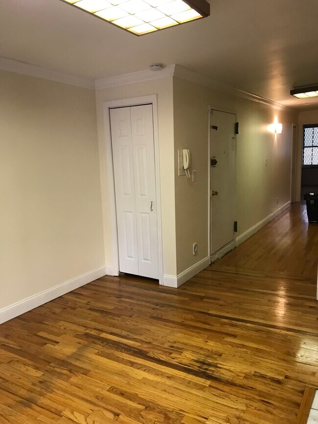 Foto del edificio - 379 1st Ave