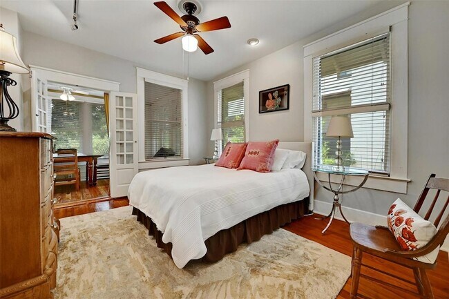 Building Photo - 1217 Castle Hill Street