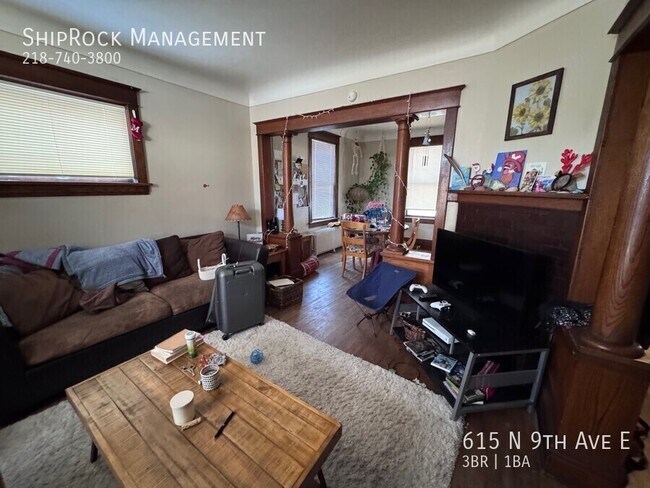 Foto del edificio - 615 N 9th Ave E