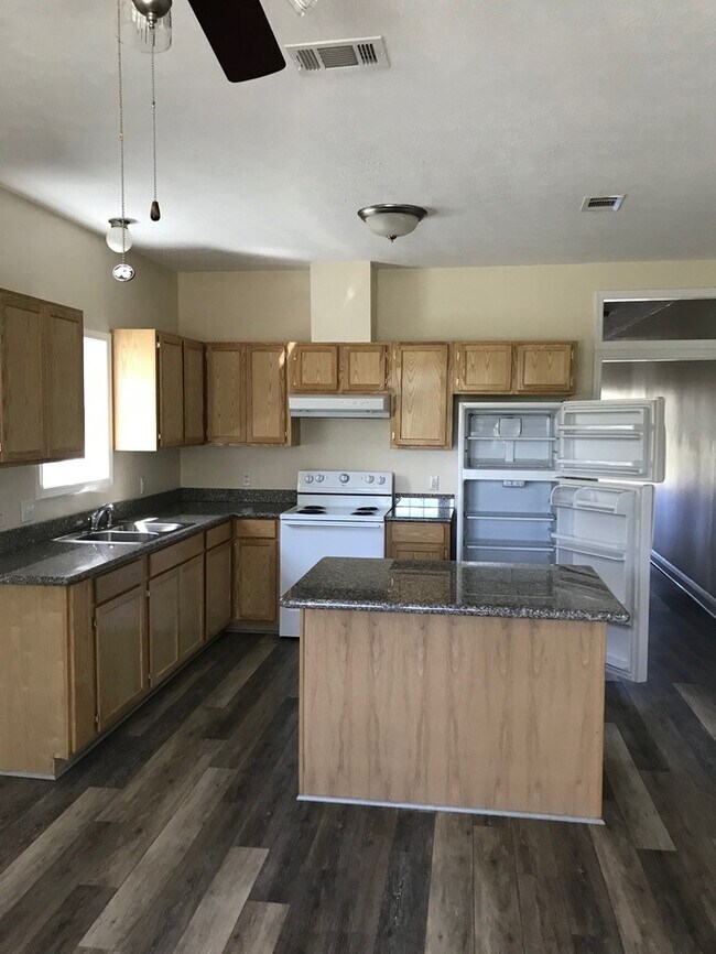 Foto del edificio - Beautiful 2/1 for rent in Bay St. Louis