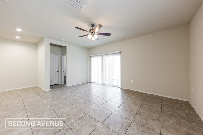 Foto del edificio - 18363 W Artemisa Ave