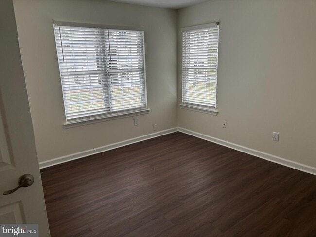 Building Photo - 407 Diamond Dr