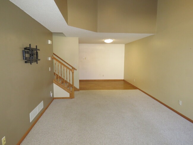 Building Photo - 604 Spruce Dr