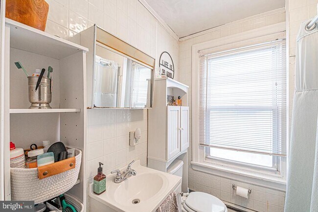 Foto del edificio - 330 W 3rd Ave