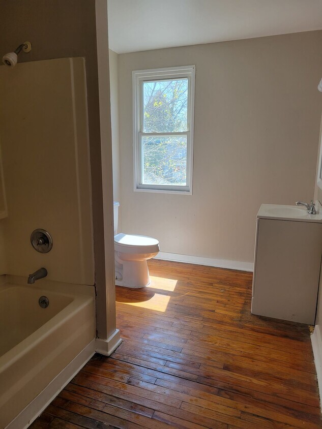 227 Kellogg St Unit 3, Syracuse, NY 13204 Apartments in Syracuse, NY