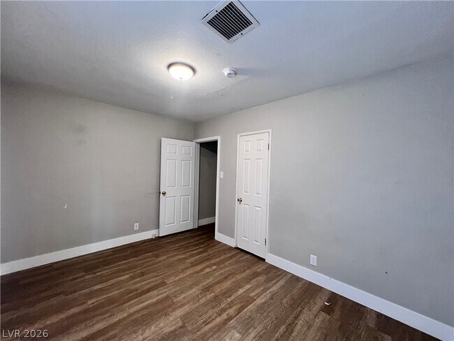 Foto del edificio - 2410 Poplar Ave