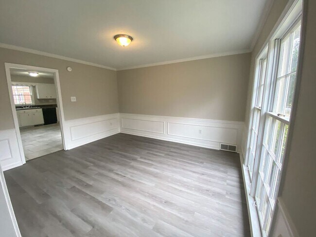 Building Photo - 4 Bedroom, 2.5 Bathrooms Near Kirby and McVay