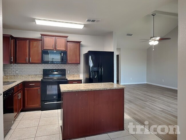 Building Photo - 108 Rushmore Ln