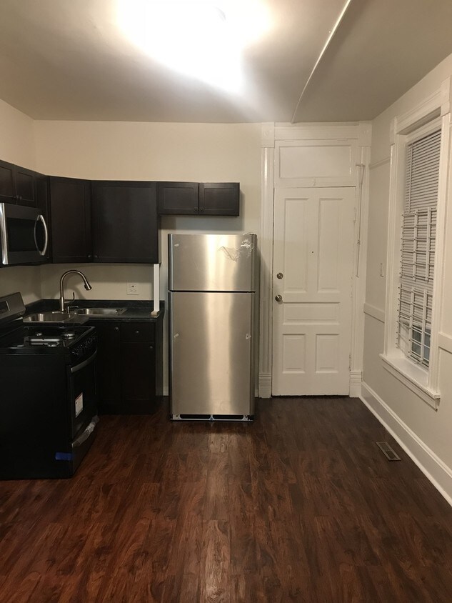 Foto principal - 2027 N Damen Ave