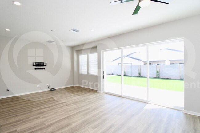 Foto del edificio - 10133 E Talon Ave