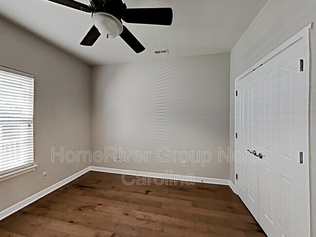 Foto del edificio - 5011 Fountainbrook Dr