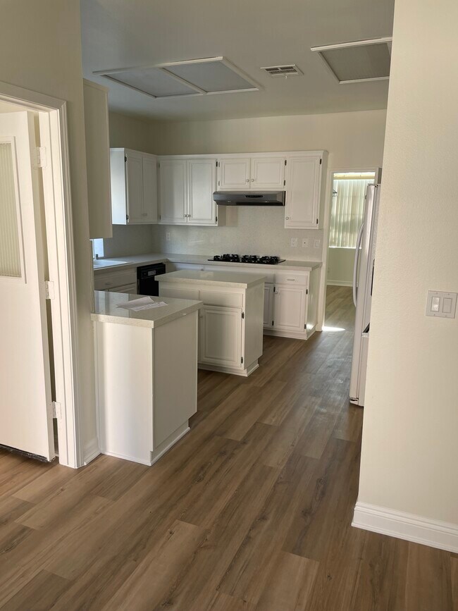 kitchen - 6243 Fallbrook Ave