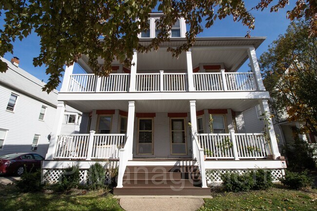 Foto del edificio - Cute and clean 1 bedroom unit in the heart...