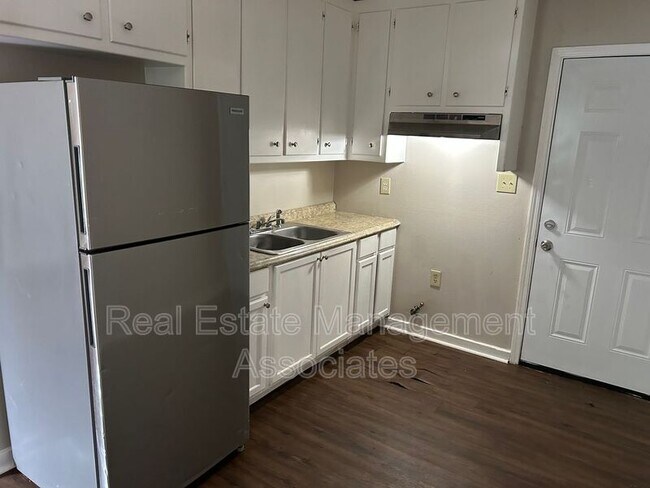 Foto del edificio - 413 N Hill St