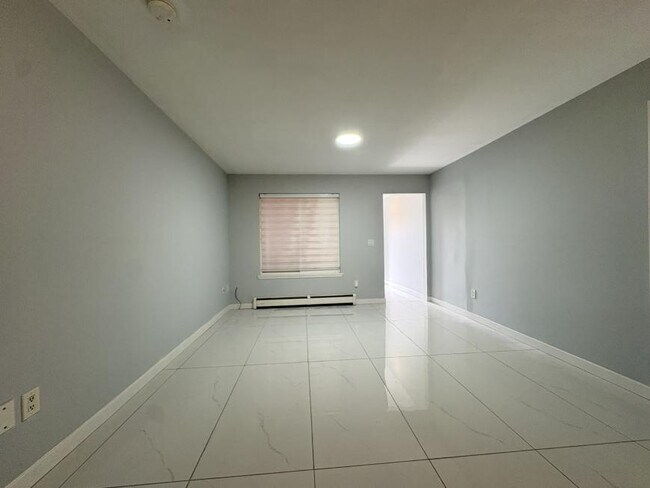 Building Photo - 3 bedroom in Surrey BC V3T 2P9