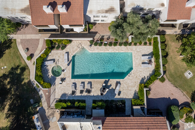 Building Photo - Shadow Bend Condominiums