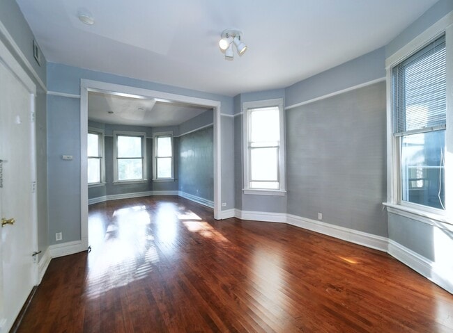 Building Photo - 3240 N Whipple St