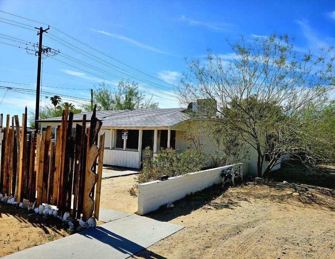 Primary Photo - 73675 Sunnyvale Dr