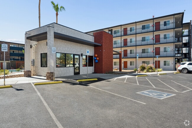 Building Photo - Courtyard 525 Apartments
